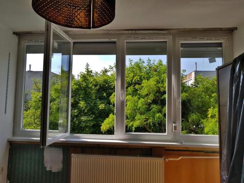 20.-kerulet-Alsotelki-ut-360x175-cm-es-panel-ablak-beepites.-Profil-GEALAN